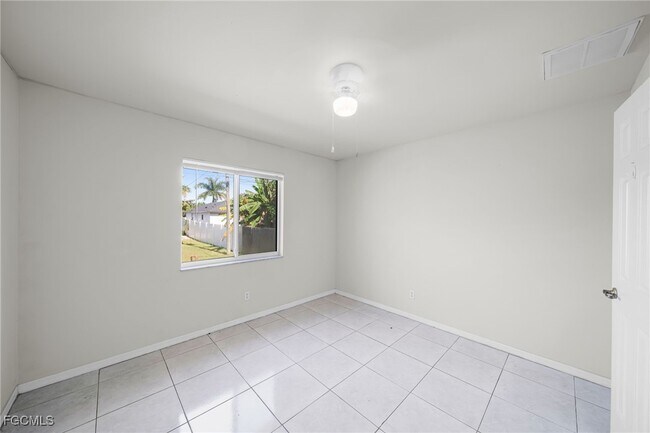 Building Photo - 1205 SW 14th Terrace