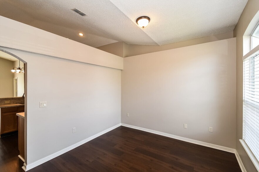 Building Photo - 1527 Irishwood Ct