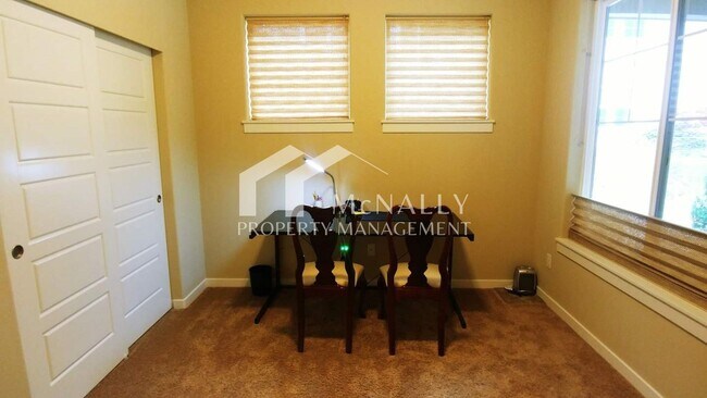 Building Photo - Beautiful Furnished Home in University Place