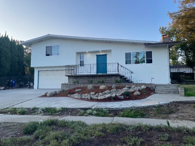 Building Photo - 1465 W Shannon St
