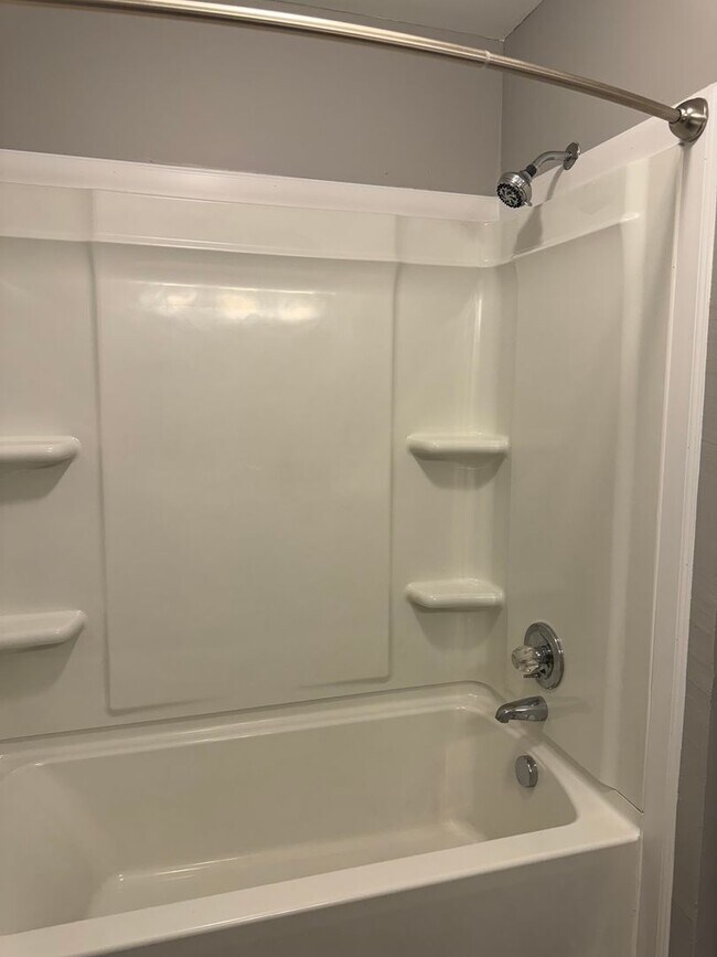 Building Photo - 423 Cook Dr