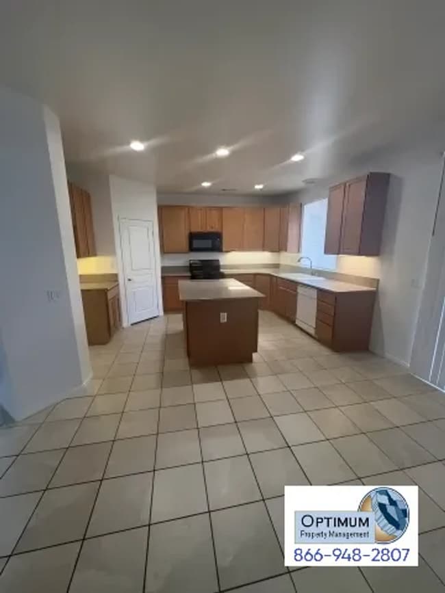 Building Photo - Beautiful 4-bedroom, 3-bathroom two-story home located in a desirable HOA community