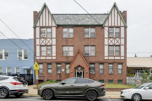 Building Photo - 901 Grand Ave