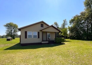 Building Photo - Quiet 2/1 Country Home in Marianna