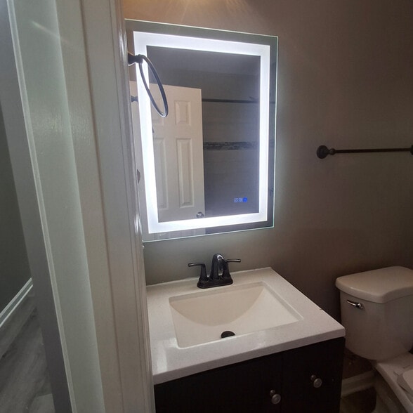 Building Photo - 319 Burns St SE