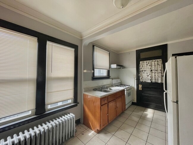 Building Photo - 2651 W 65th St