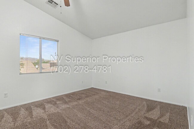 Building Photo - NW!! 4 bedrooms!! Bed & Bath DownStairs!!! RV Parking!!! Synthetic Grass Front yard!! Real Grass ...