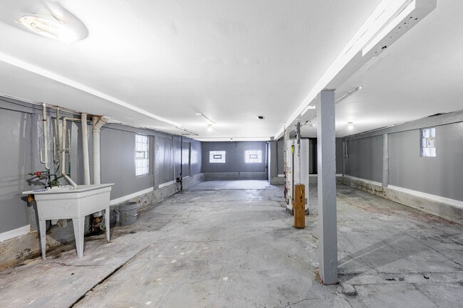 Building Photo - 2446 W 69th St