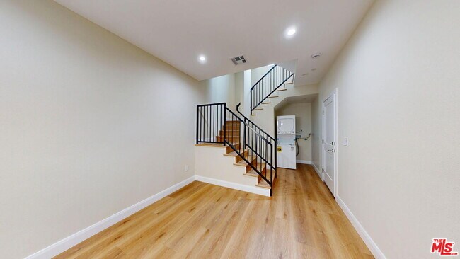 Building Photo - 310 N 3rd St