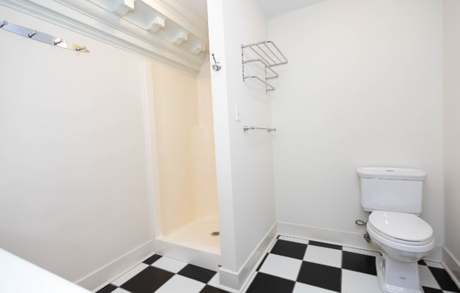 Building Photo - 523 N Bertrand St