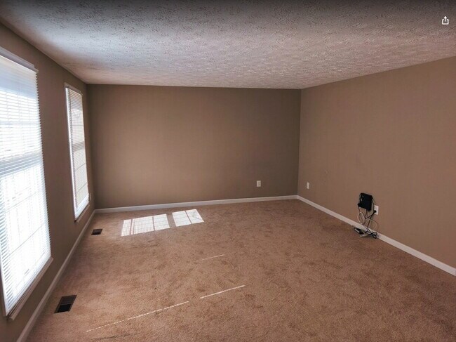 Building Photo - Inviting Townhome in Sterling with Spaciou...