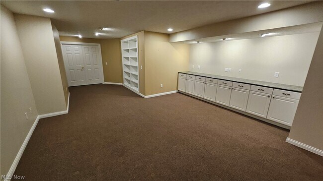 Building Photo - 7235 Dursley Ct