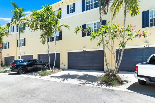 Building Photo - 463 School House Rd