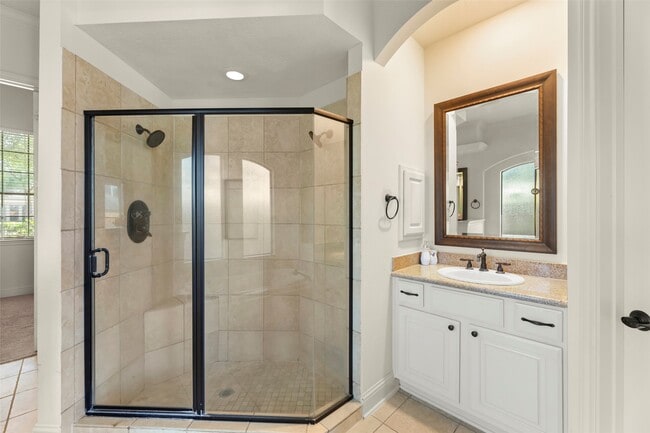 Building Photo - 25314 Greenwell Springs Ln