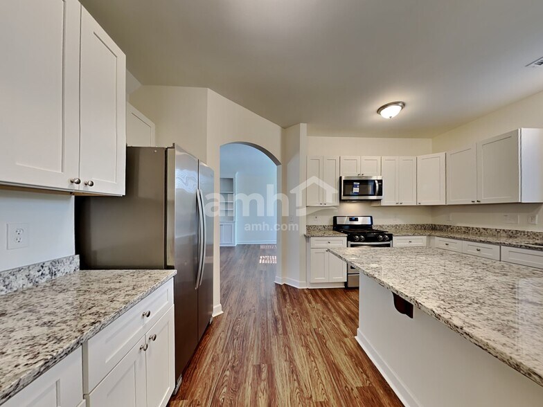 Building Photo - 212 E Quailwood Dr