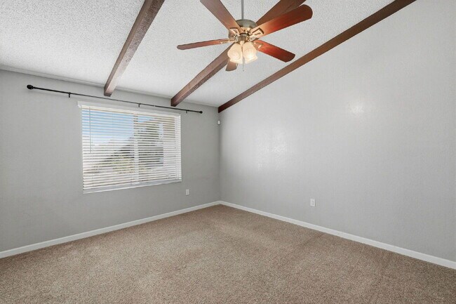 Building Photo - 1056 S Lazona Dr