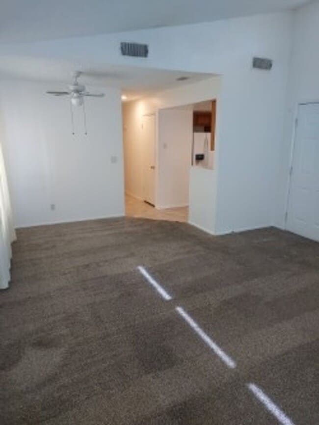 Building Photo - SINGLE STORY TOWN HOME 3 BEDROOM 2 BATH WI...
