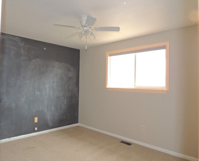 Building Photo - 831 26 Rd