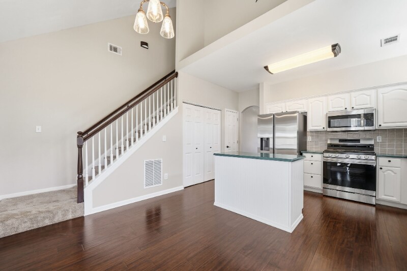 Building Photo - 202 Evergreen Trce