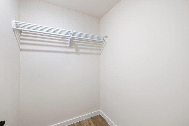 Building Photo - 6106 Bridlington Cir