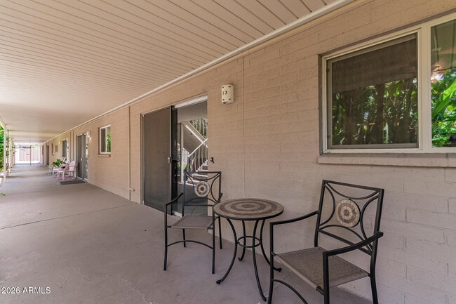 Building Photo - 6824 E 2nd St