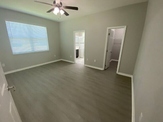 Building Photo - 3 Bedroom 2 Bath Villa in Oak Tree Pointe for RENT!