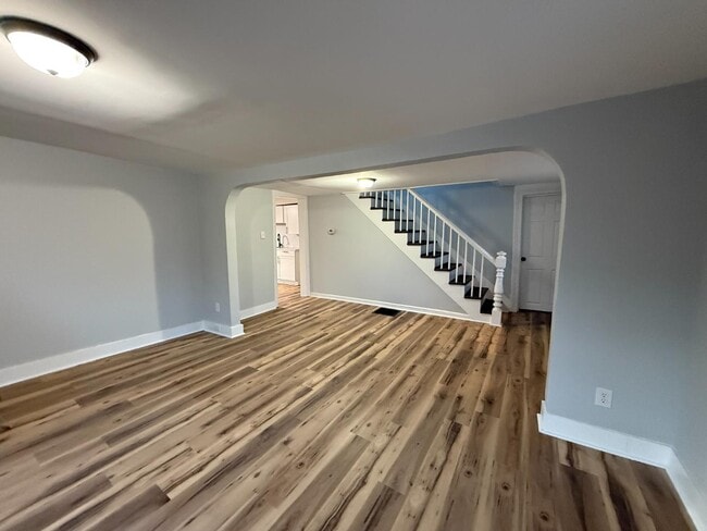 Building Photo - 127 4th St