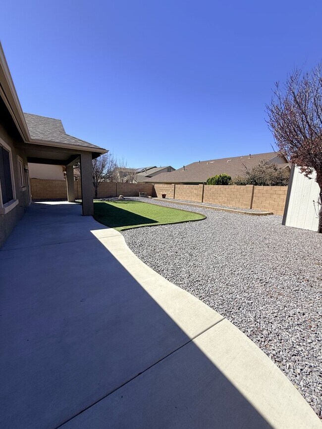 Building Photo - Adorable 3 Bedroom - 2 Bath - 2 Car Garage in Quailwood