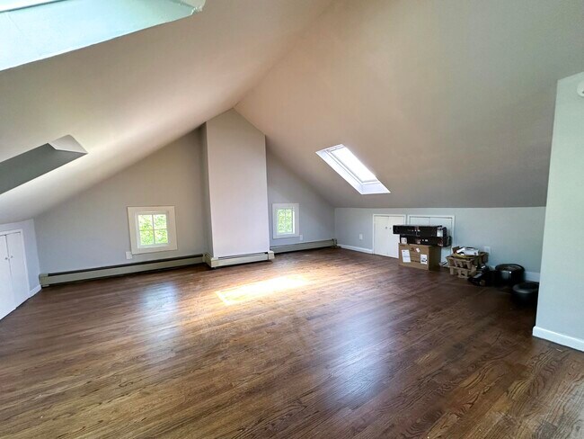 Building Photo - 137 Closter Dock Rd