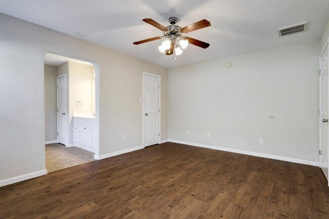 Building Photo - 18319 Austin Oak Ln