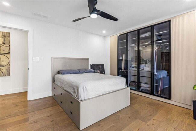 Building Photo - 915 Lost Forest Dr NW