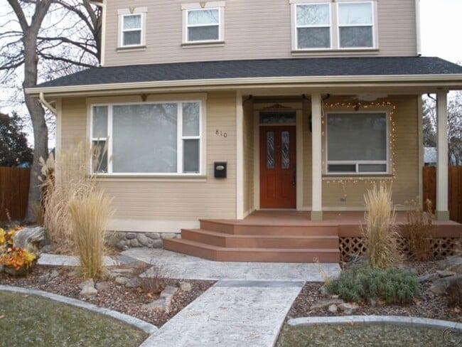 Building Photo - Stunning 4 bed, 3.75 bath Hamilton Home.