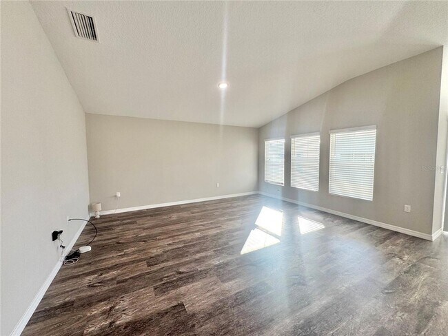 Building Photo - 1580 Axel Cir