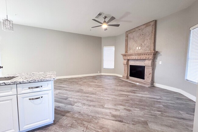 Building Photo - 3Bed/2.5 Ba House in Gated Community in No...