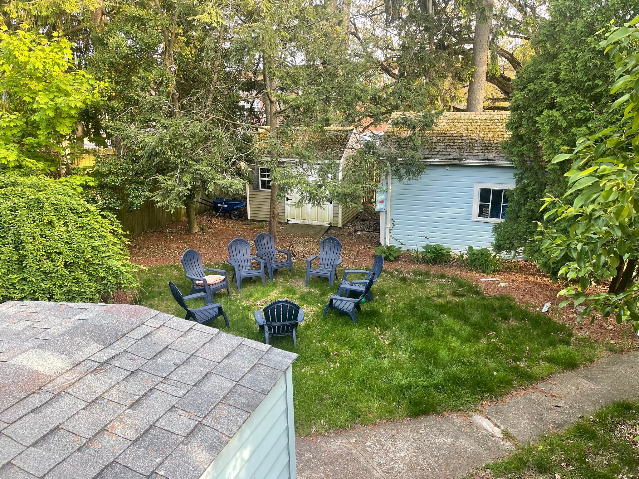 Unit 2 back yard - 48 Bank St