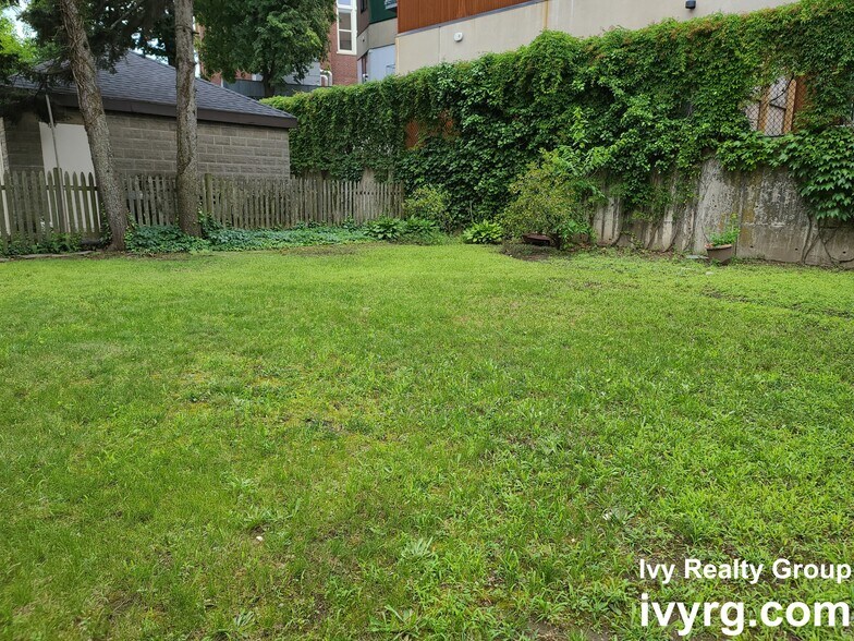 Building Photo - 46 Paulina St