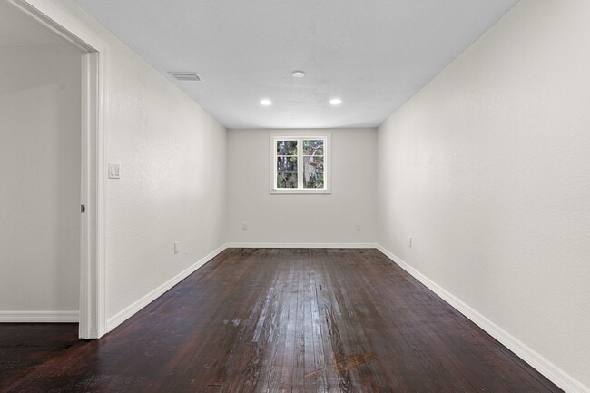 Building Photo - 402 S Franklin St