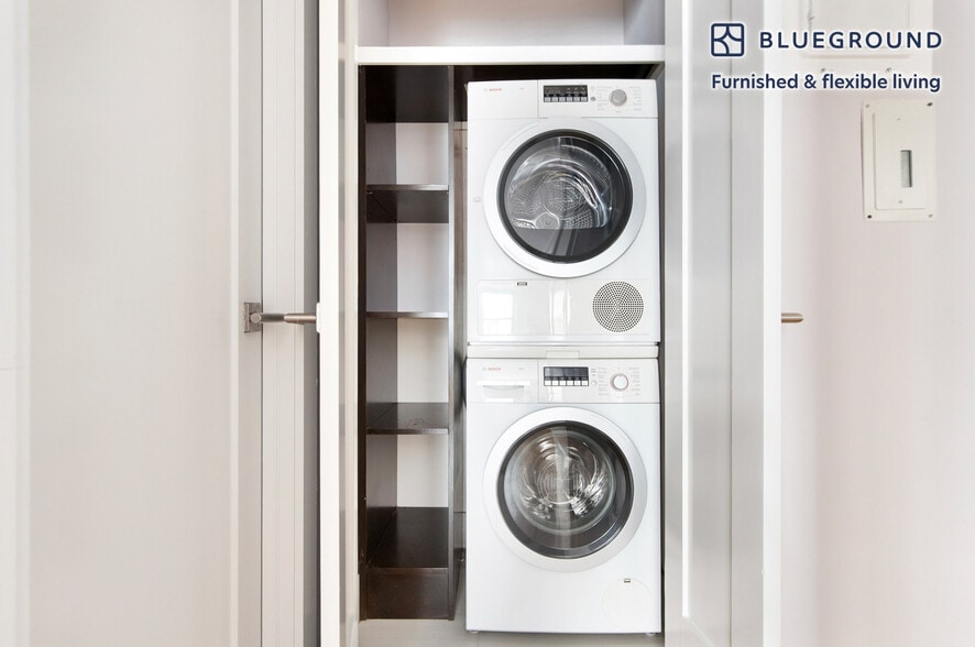 Building Photo - 50 W 97th St