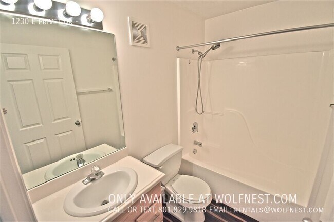 Building Photo - 1230 Privet Dr