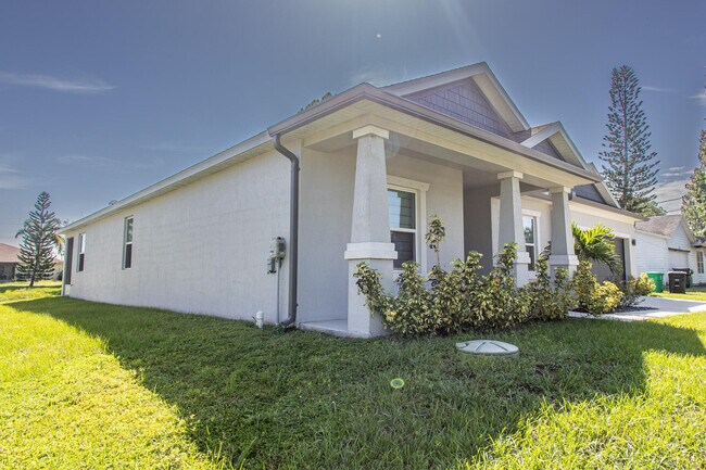 Building Photo - 2149 SW Susset Ln