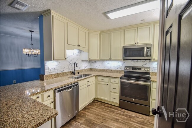 Building Photo - 5301 Walden Park Dr