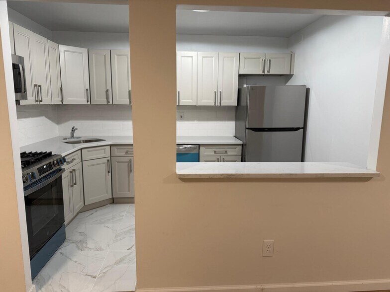 Building Photo - 11031 72nd Dr