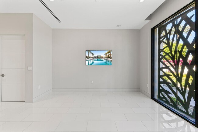 Building Photo - 6587 N Palmeraie Blvd