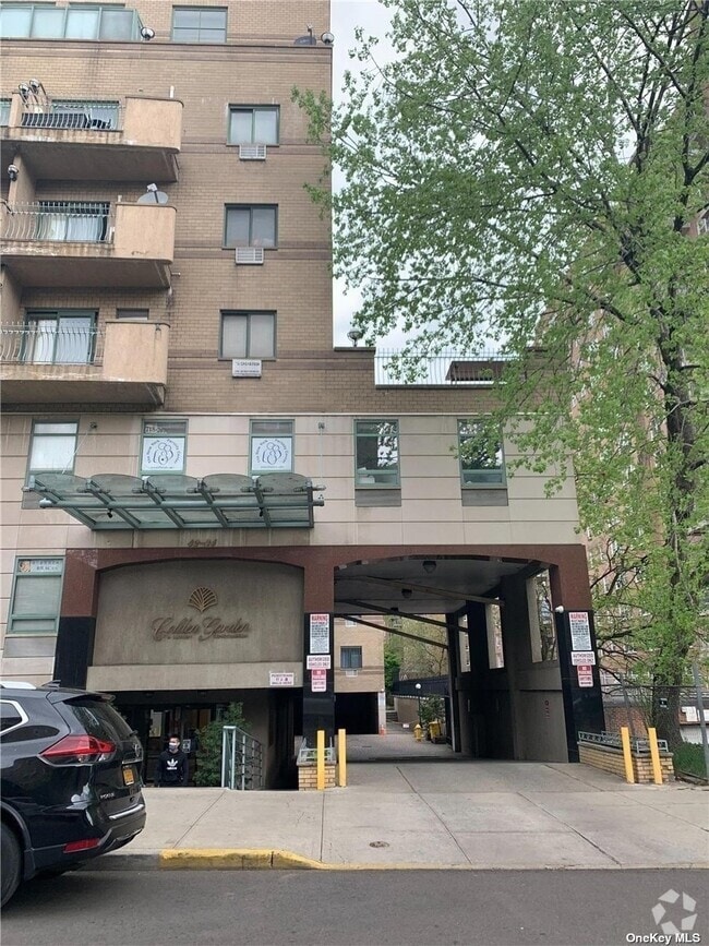 Building Photo - 42-31 Colden St