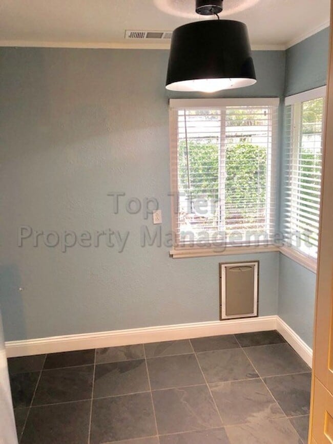 Building Photo - Spectacular 3 Bed, 1 Bath, 1,087 sqft House in Pleasant Hill available now for lease!