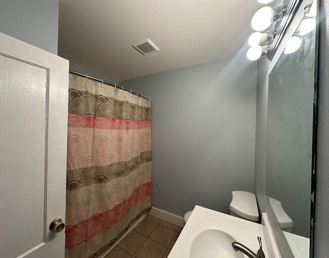 Building Photo - Bright & Spacious 2-Bedroom in Downtown Adams – $1,450/month