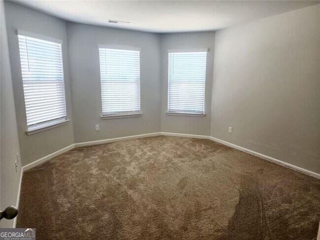 Building Photo - 270 Kestrel Cir