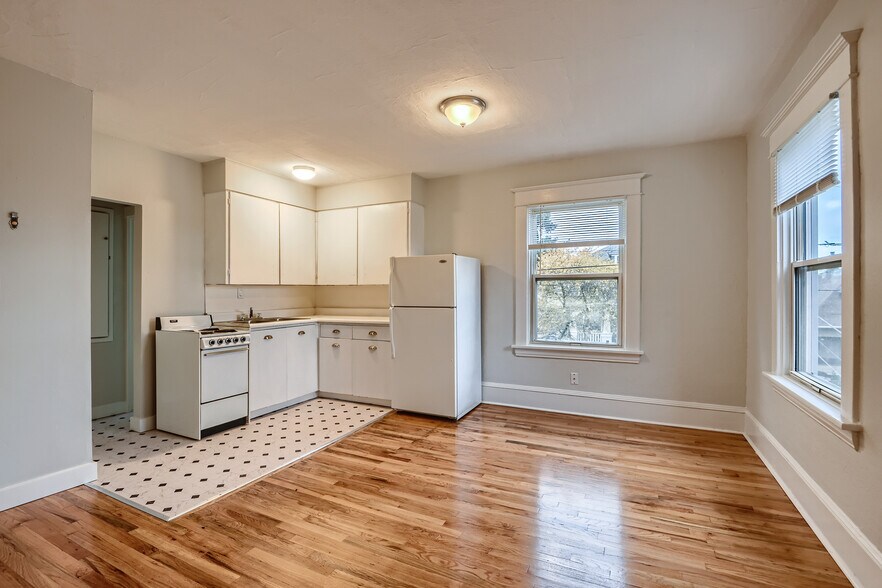 Building Photo - 4832 NE 21st Ave (Alberta)