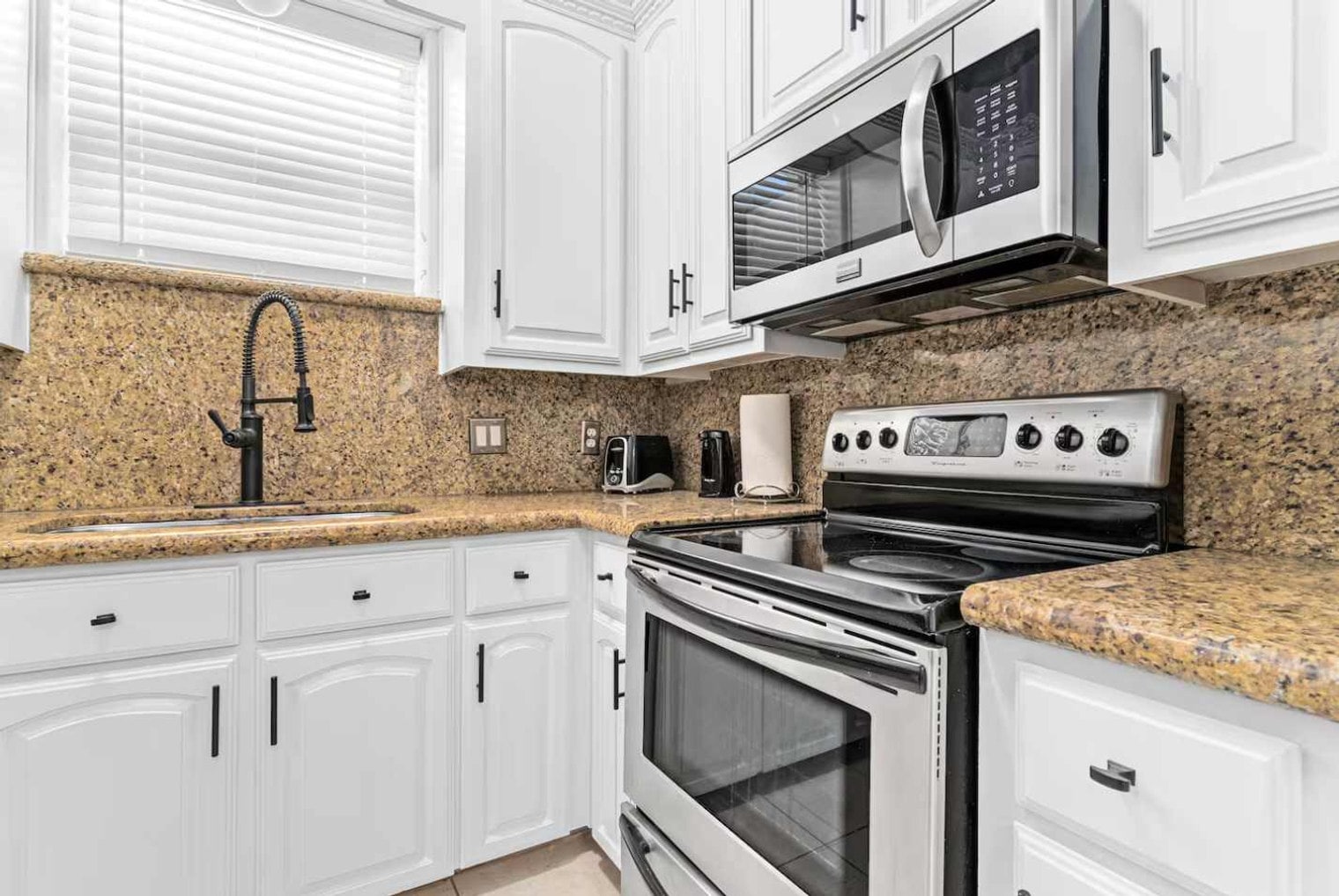 Building Photo - 117 E Campeche St