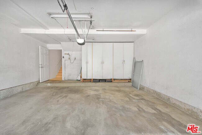 Building Photo - 8741 Darby Ave